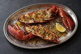Gratinerad hummer med brynt smör, citron och dragon – enkelt recept med fryst hummer