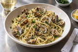 Pasta vongole med frysta musslor, vitlök och vitt vin